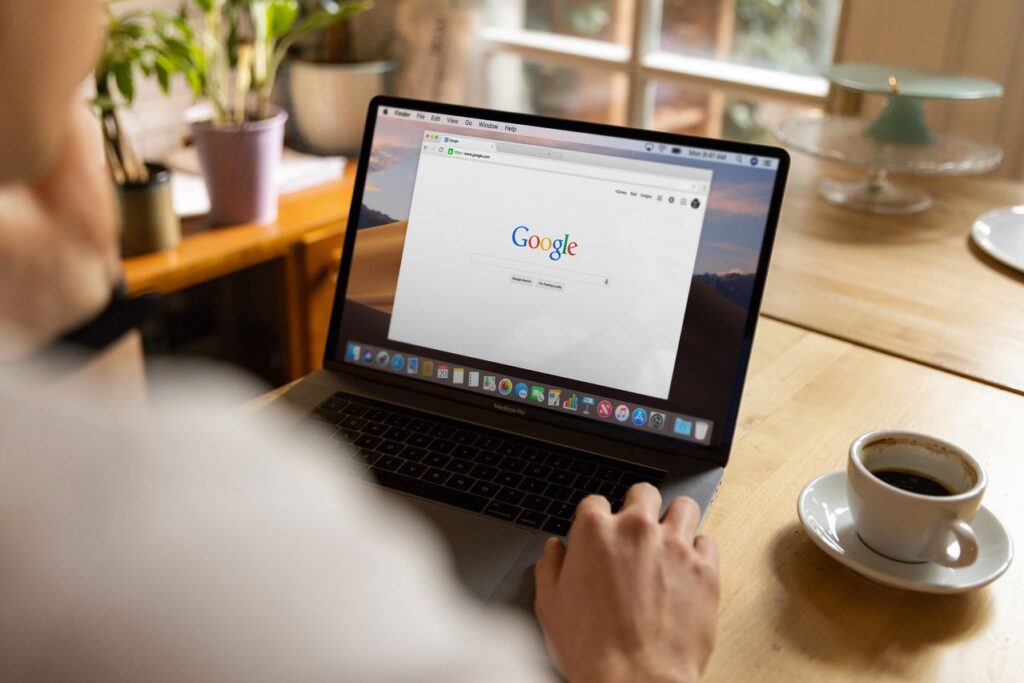 Analyse de la concurrence avec whois