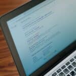 5 signes qui révèlent un domaine suspect grâce à l'analyse WHOIS Nom de domaine suspect avec whois